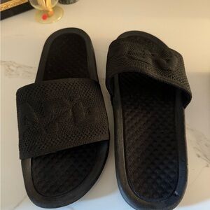 APL Athletic Propulsion Labs
Men's Big Logo Techloom Knit Slide Sandals